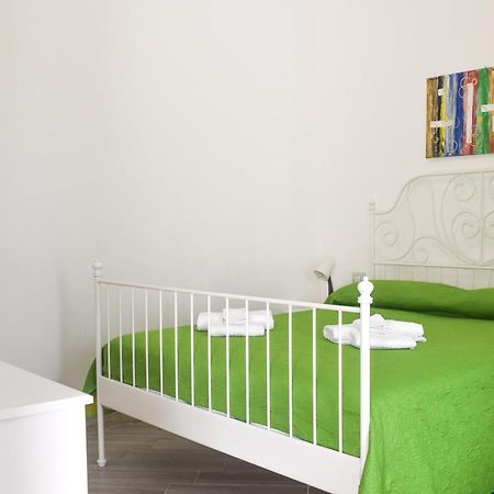 Bed & Breakfast Domus Pepe スカレア エクステリア 写真
