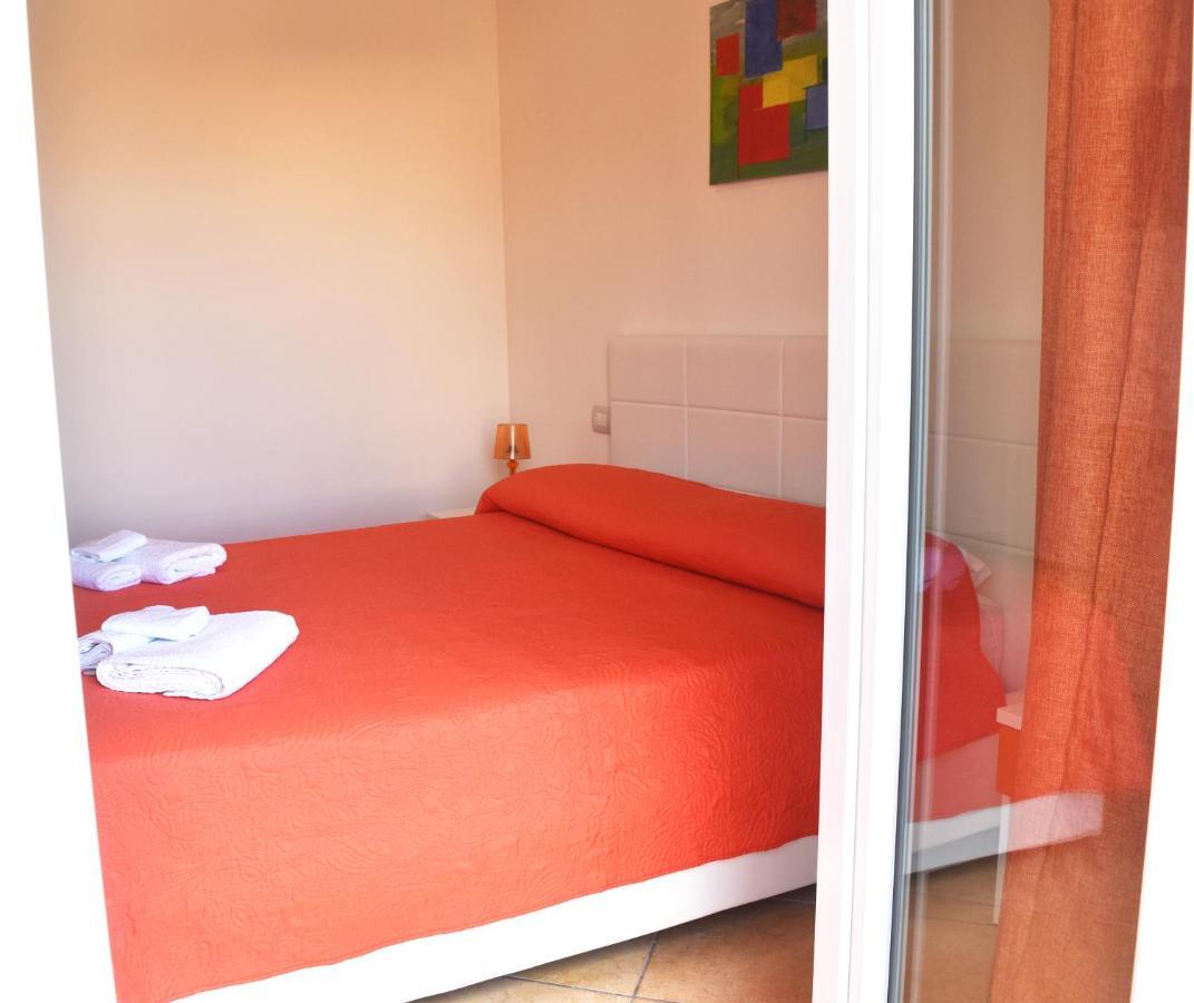 Bed & Breakfast Domus Pepe スカレア エクステリア 写真