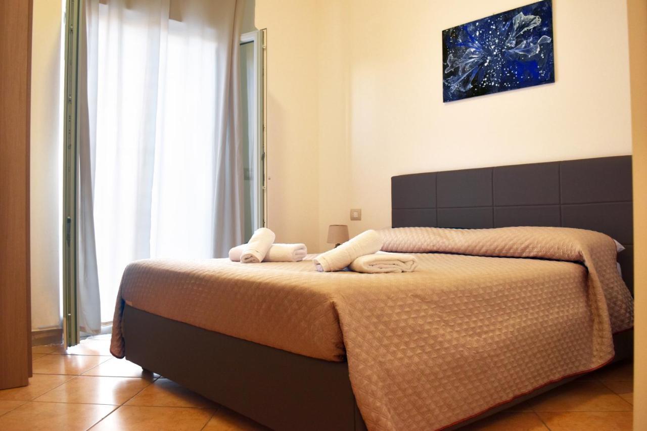 Bed & Breakfast Domus Pepe スカレア エクステリア 写真